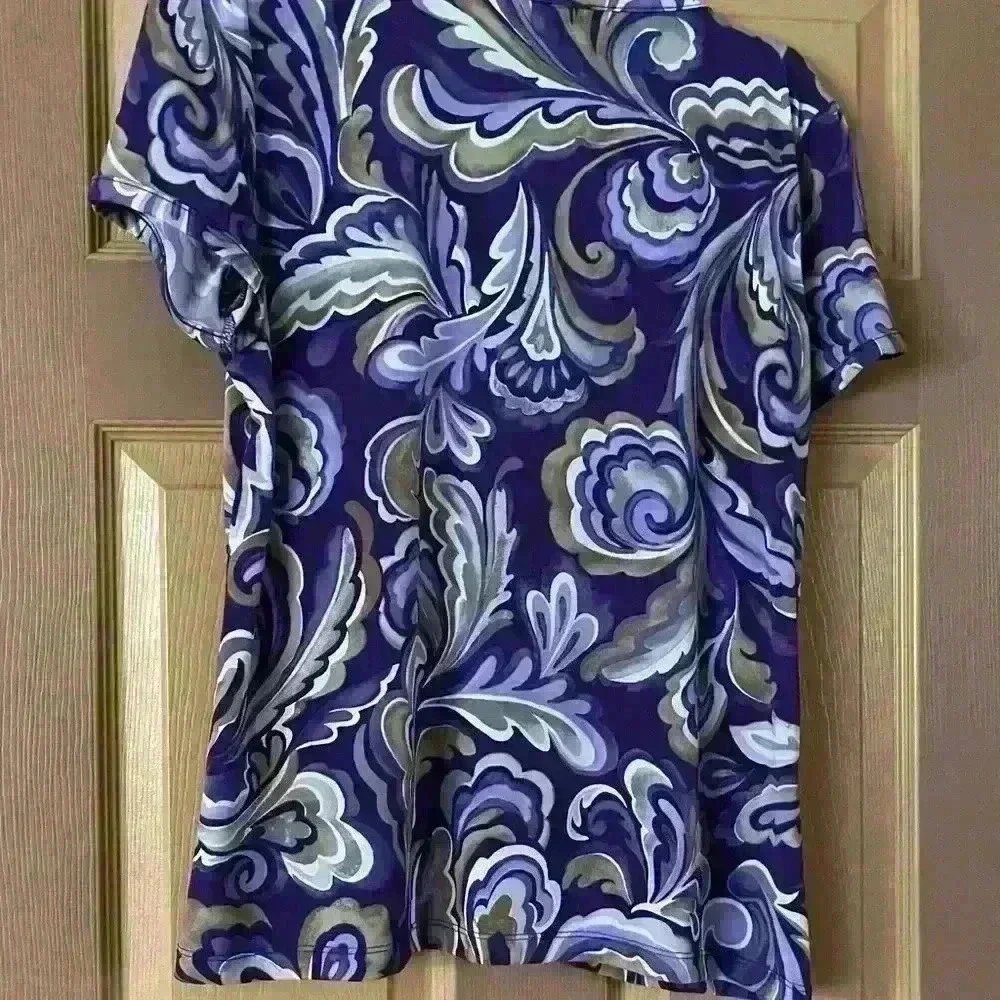 Women Covington top size Large​​​​​​​​​​​​​